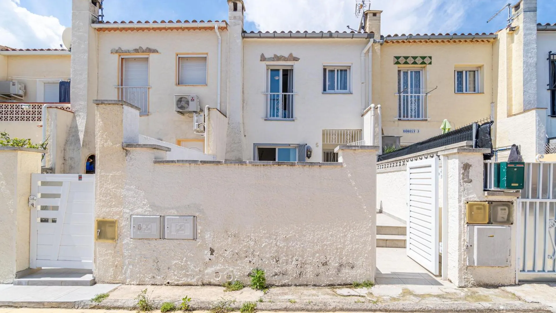 Casa vacanze Goldhome - Byblos - Casa Con Piscina Comunitaria Empuriabrava Spagna